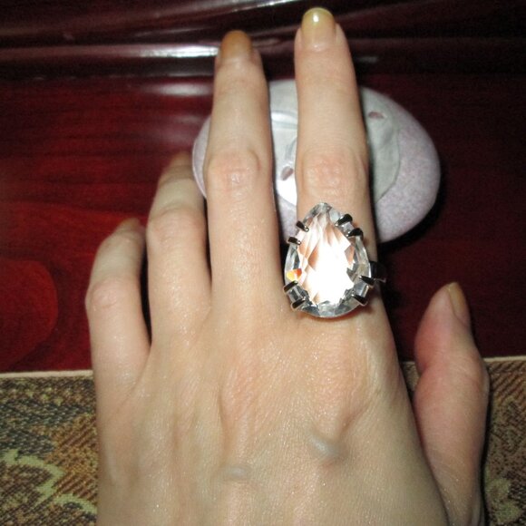 Large Teardrop cubic zirconia Cocktail ring - Picture 7 of 8